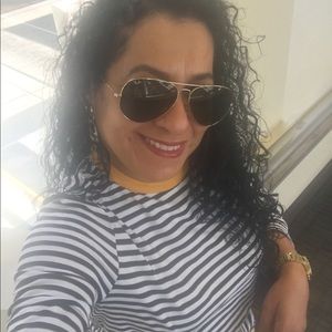 Meet your Posher, Mayra